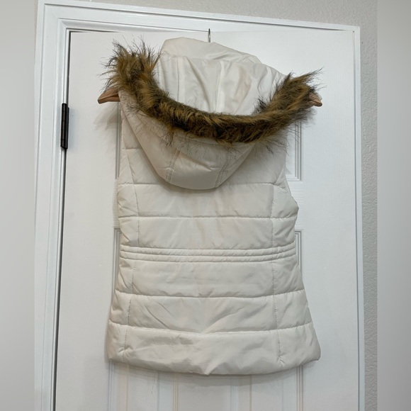 White vest with removable hoodie - Picture 2 of 4